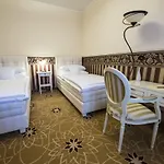 Golden Royal Boutique & Hotel