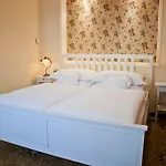 Golden Royal Boutique & Hotel 4*