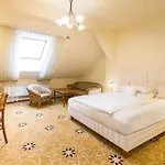 Golden Royal Boutique & 4*
