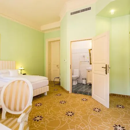 Otel Golden Royal Boutique & 4*