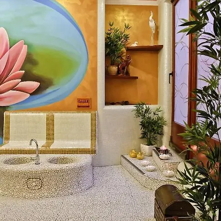 Golden Royal Boutique & Hotel 4*