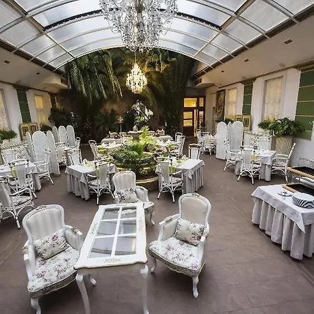 Golden Royal Boutique & Hotel 4*