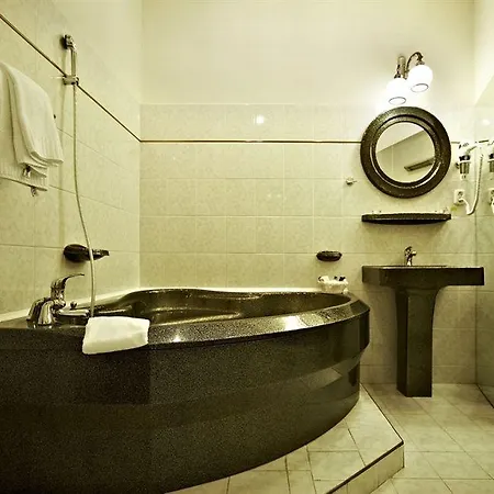 Golden Royal Boutique & Hotel 4*