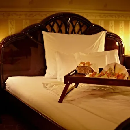 Otel Golden Royal Boutique & 4*