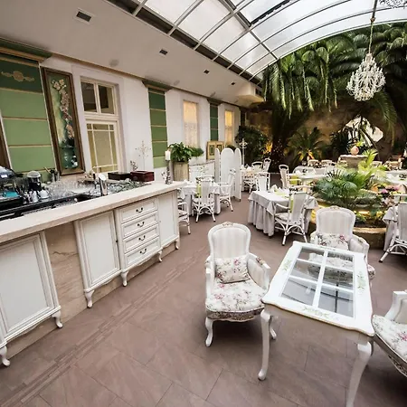 Golden Royal Boutique & 4*