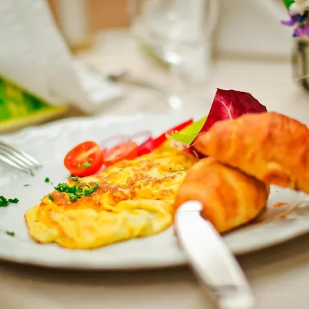 Golden Royal Boutique & Hotel