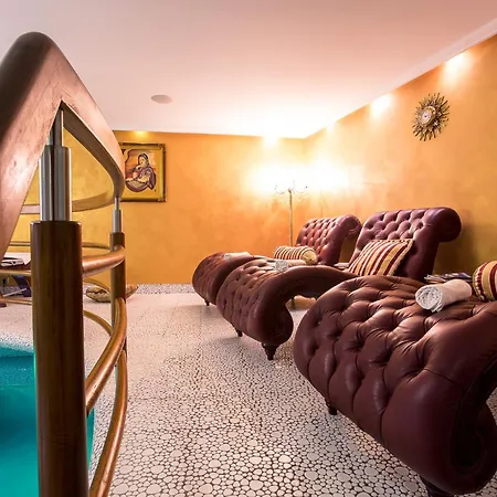 Golden Royal Boutique & 4*