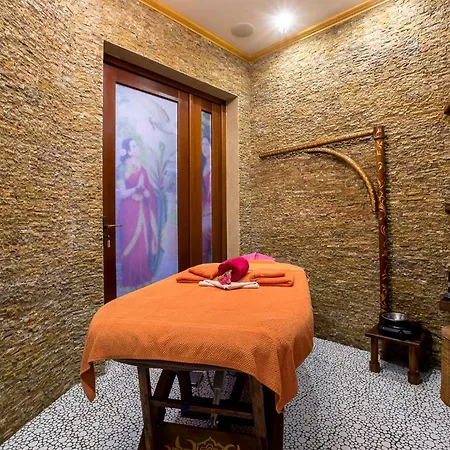 Golden Royal Boutique & 4*