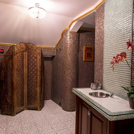 Golden Royal Boutique & 4*