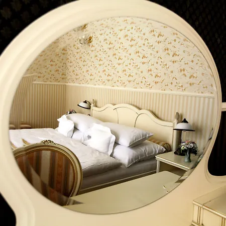 Отель Golden Royal Boutique & 4*