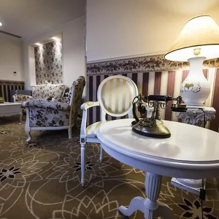Отель Golden Royal Boutique & 4*