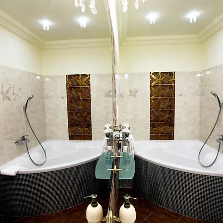 Отель Golden Royal Boutique & 4*