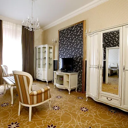 Отель Golden Royal Boutique & Кошице