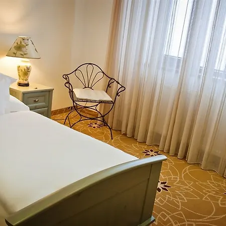 Golden Royal Boutique &